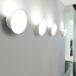 Ecran, el aplique de pared diseñado por Inga Sempé para Luceplan Ecran, el aplique de pared diseñado por Inga Sempé para Luceplan