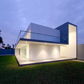 Casa minimalista en Lima, diseñada por Javier Artadi Casa minimalista en Lima, diseñada por Javier Artadi