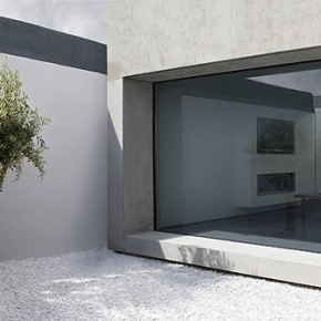 Una casa, un patio, un olivo... por ODOS Architects Una casa, un patio, un olivo... por ODOS Architects