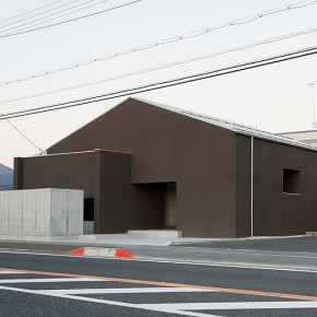 La casa a dos aguas, de FORM / Kouichi Kimura Architects La casa a dos aguas, de FORM / Kouichi Kimura Architects