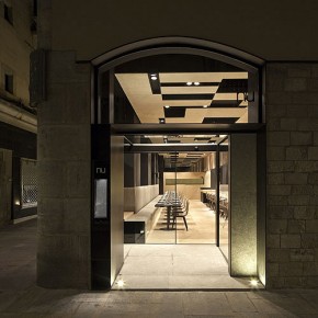 Francesc Rifé viste de piedra natural su último proyecto, el restaurante Nu de Pedro Massana en Girona Francesc Rifé viste de piedra natural su último proyecto, el restaurante Nu de Pedro Massana en Girona