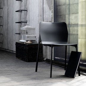 Chassis, la primera silla con alma de coche Chassis, la primera silla con alma de coche