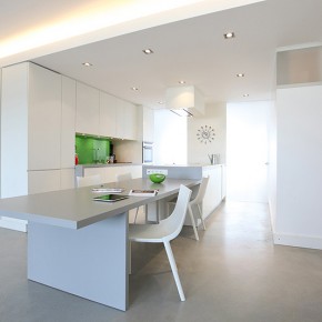 La nueva vida de un viejo apartamento de los años 60, por n-lab architects La nueva vida de un viejo apartamento de los años 60, por n-lab architects