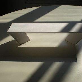La personal mesa del estudio SerraydelaRocha para la firma Calma La personal mesa del estudio SerraydelaRocha para la firma Calma