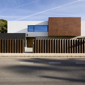 Moderna casa unifamiliar proyectada por Jaime Sanahuja y Asociados Moderna casa unifamiliar proyectada por Jaime Sanahuja y Asociados