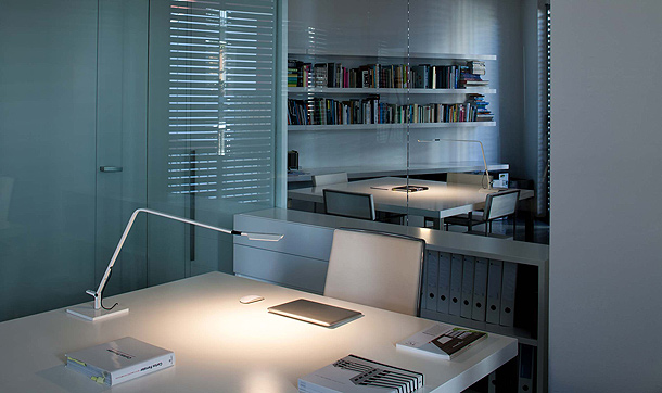 Flexible y minimalista lámpara de trabajo, de ramos & bassols ... Diseño Lámparas Minimalistas