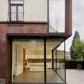 Cocina y baño con vistas al jardín, por el estudio EXAR Architecture Cocina y baño con vistas al jardín, por el estudio EXAR Architecture