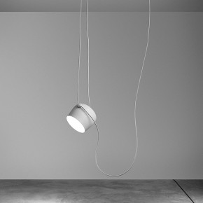 Aim: la luminaria trepadora de los hermanos Bouroullec para Flos Aim: la luminaria trepadora de los hermanos Bouroullec para Flos