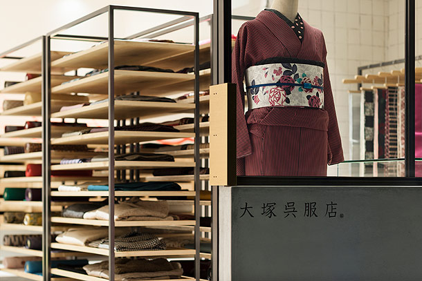 0tsuka gofukuten-tienda-kimonos-yusuke-seki (2)